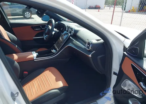 2024 Mercedes-Benz C 300 z USA, uszkodzony, nr VIN W1KAF4GB9RR205901